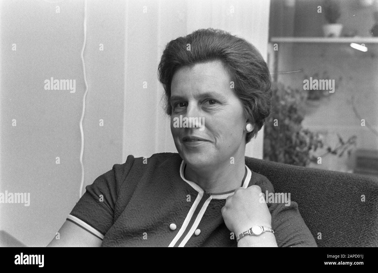 Frau M. v.d. Mark-Veerkamp (Delegierte im Gemeinderat) Beschreibung: Vertreter, Frauen, Porträts, Mark-Veerkamp, Frau M. v.d. Datum: 13. August 1968 Stichwörter: Vertreter, Porträts, Frauen Personenname: Mark-Veerkamp, Frau M. v. d. Stockfoto