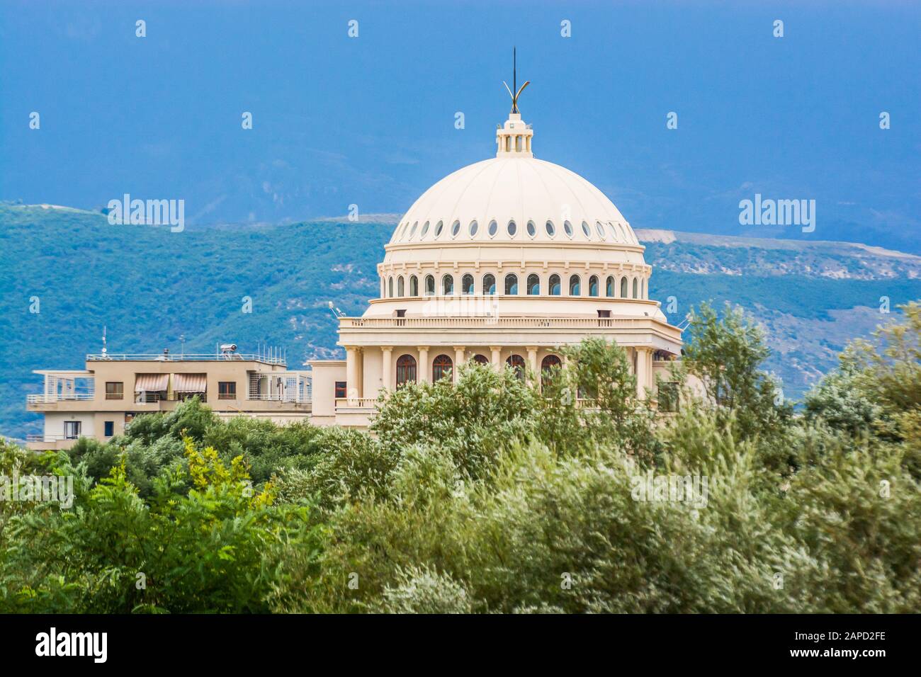 Berat, Albanien - 31. Juli 2014. Albanische Universität - Privatinstitut Stockfoto