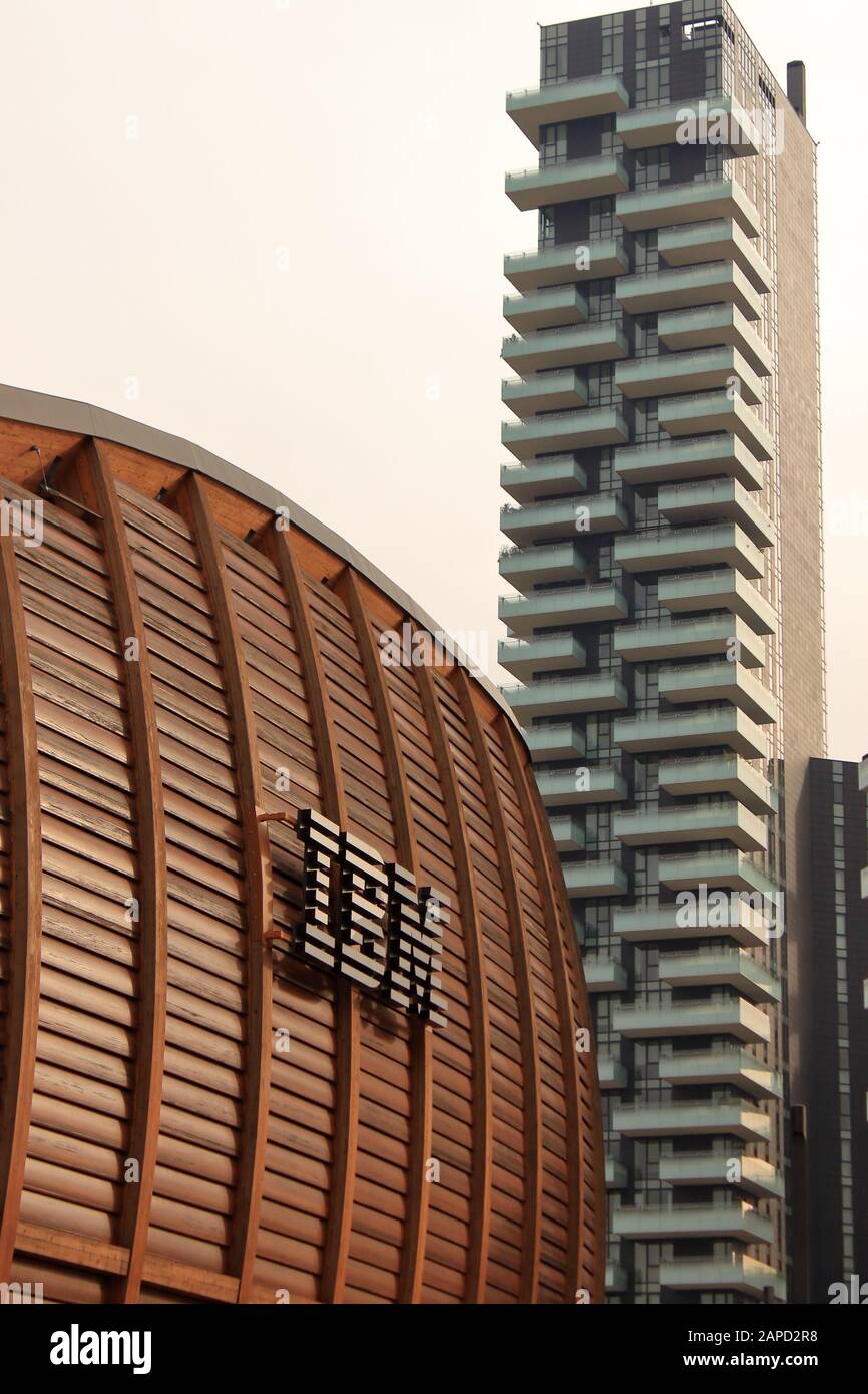 IBM Beratungszentrum im neuen Finanzviertel Porta Nuova in Mailand, Italien. Wunderschönes Gebäude von Giulio Natta Archistar entworfen. Stockfoto