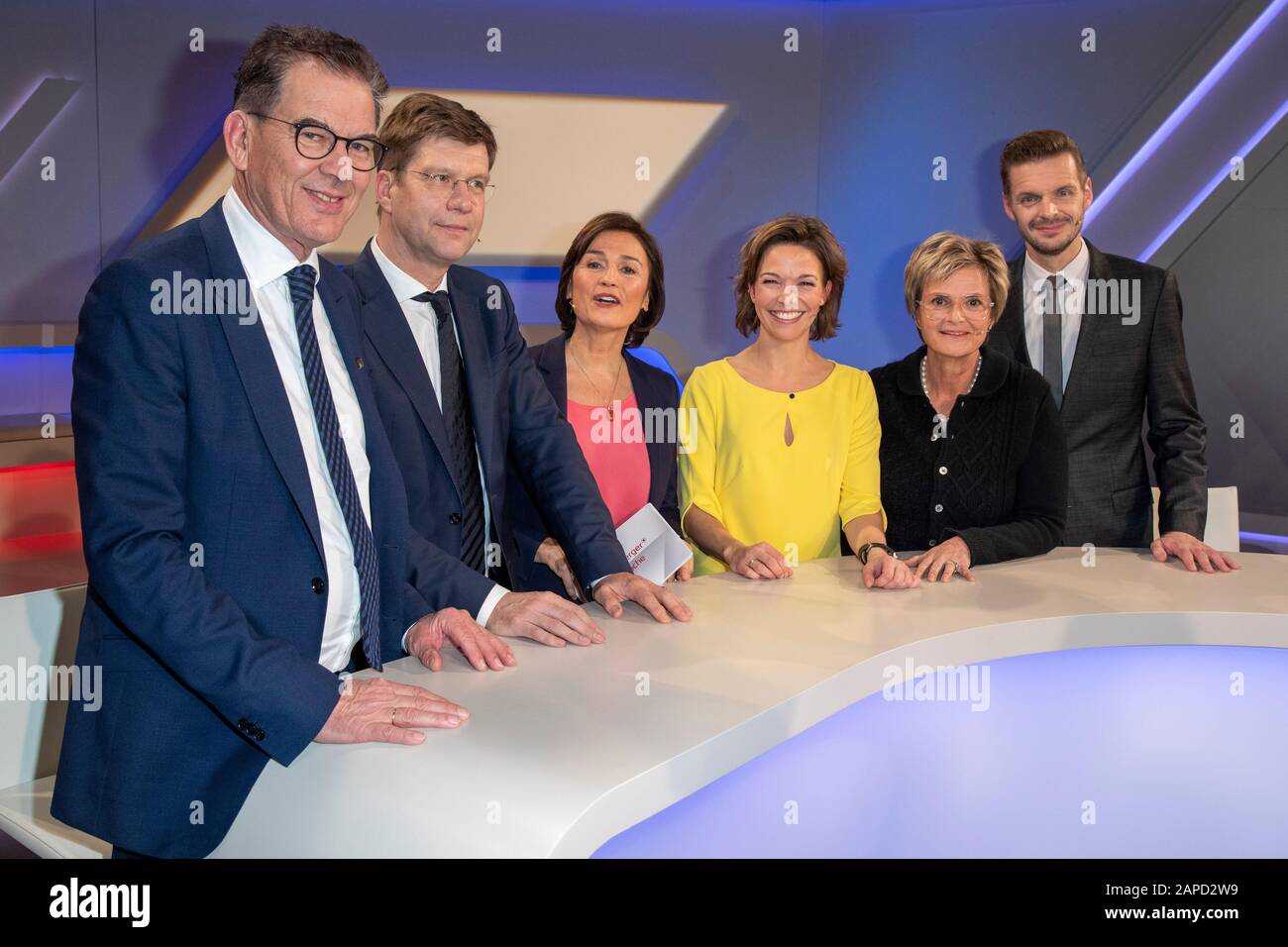 Gerd Müller, Christoph Schwennicke, Sandra Maischberger, Anna Planken, Gloria von Thurn und Taxis und Florian Schroeder in der ARD-Talkshow "maischbe Stockfoto