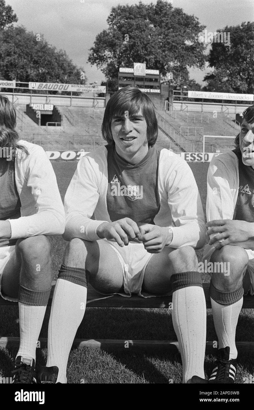 AJAX präsentiert EINE Auswahl für die nächste Saison; Johnny Dusbaba Datum: 6. August 1974 Ort: Amsterdam Schlagwörter: Porträts, Fußball, Fußballer persönlicher Name: Dusbaba, Johny Institution Name: AJAX Stockfoto