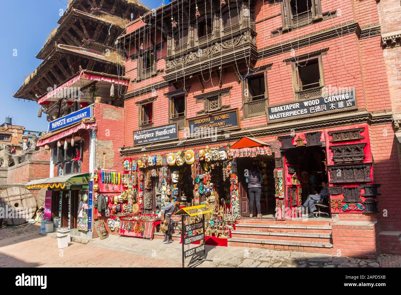 Ware in einem Souvenirladen in Bhaktapur, Nepal Stockfoto