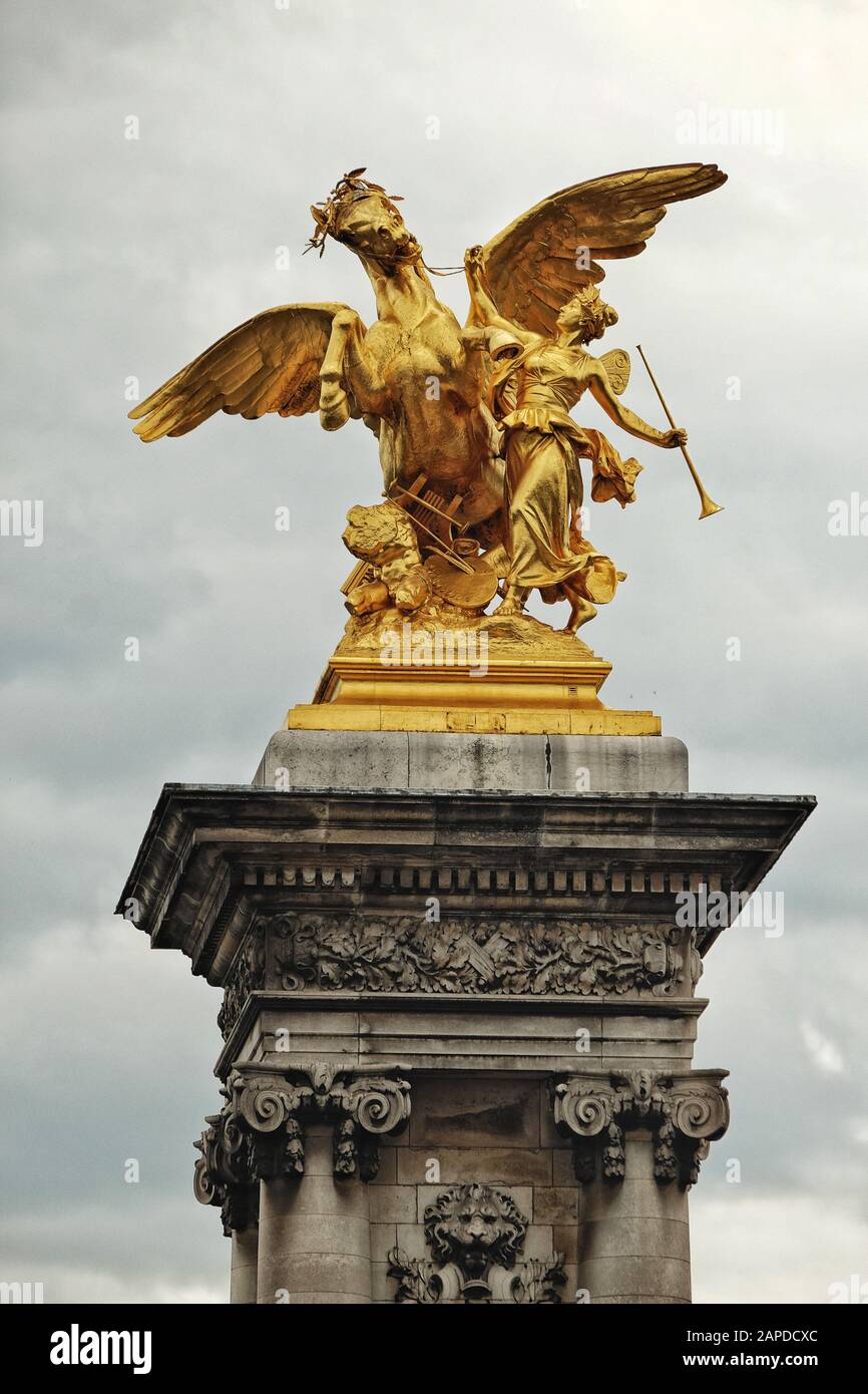 Renommée des Arts - Ruhm der Künste, in der Nähe der Pont Alexandre III, der schönsten Brücke von Paris Stockfoto