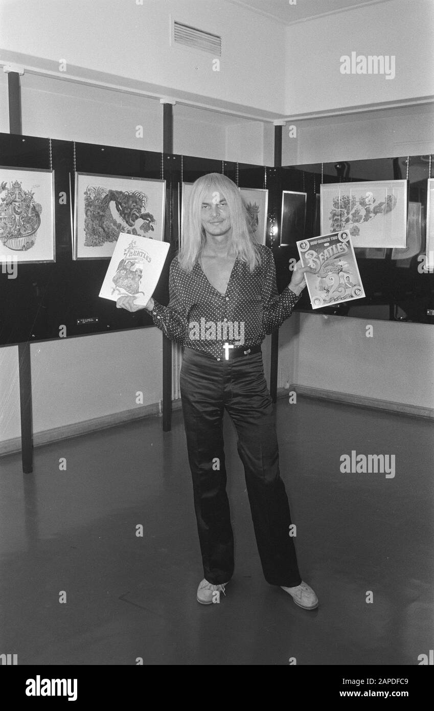 Alan Aldridge mit Plakaten und Gemälden in Bijenkorf Datum: 23. Juli 1971 Stockfoto