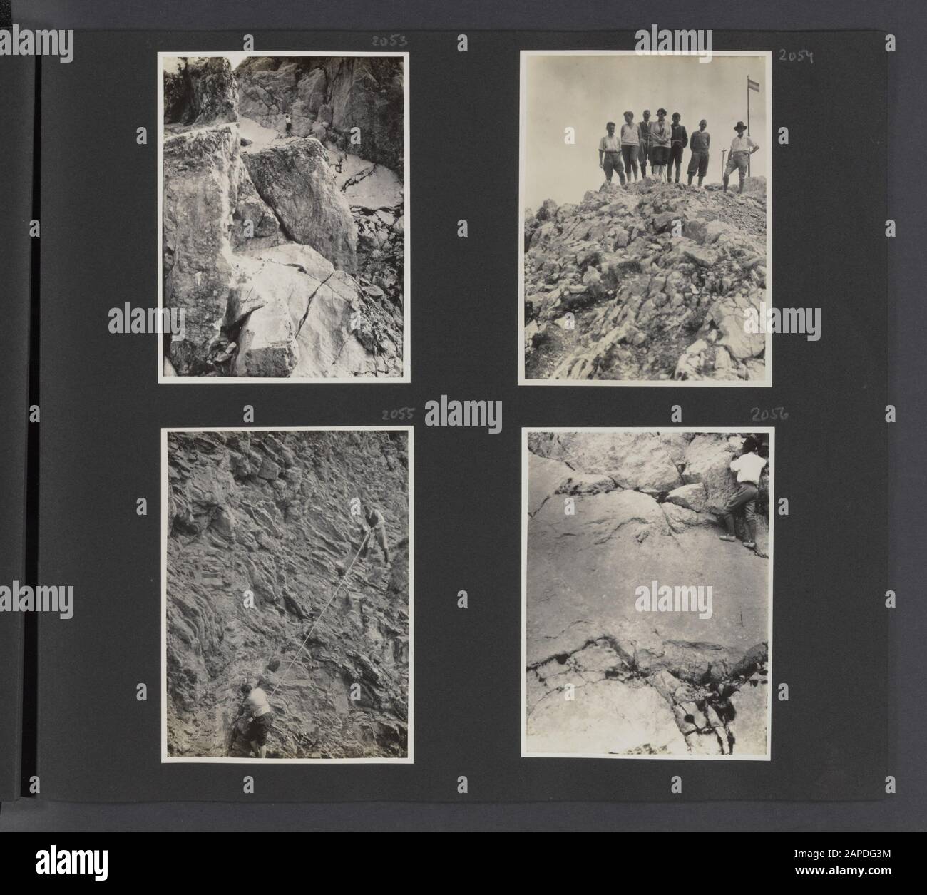 Fotoalbum Fisherman: Europe Beschreibung: Albumsblatt mit vier Fotos. Links: Kletterfelsen [Schweden?]. Oben rechts: Jenny Visser-Hooft mitten im Unternehmen. Unten links: Jenny Visser-Hooft steigt ab. Unten rechts: [...] während der Abfahrt Anmerkung: Ort ist unbekannt Datum: 1927 Ort: Schweden Schlüsselwörter: Berge, Felsen persönlicher Name: Visser-Hooft, Jenny Stockfoto