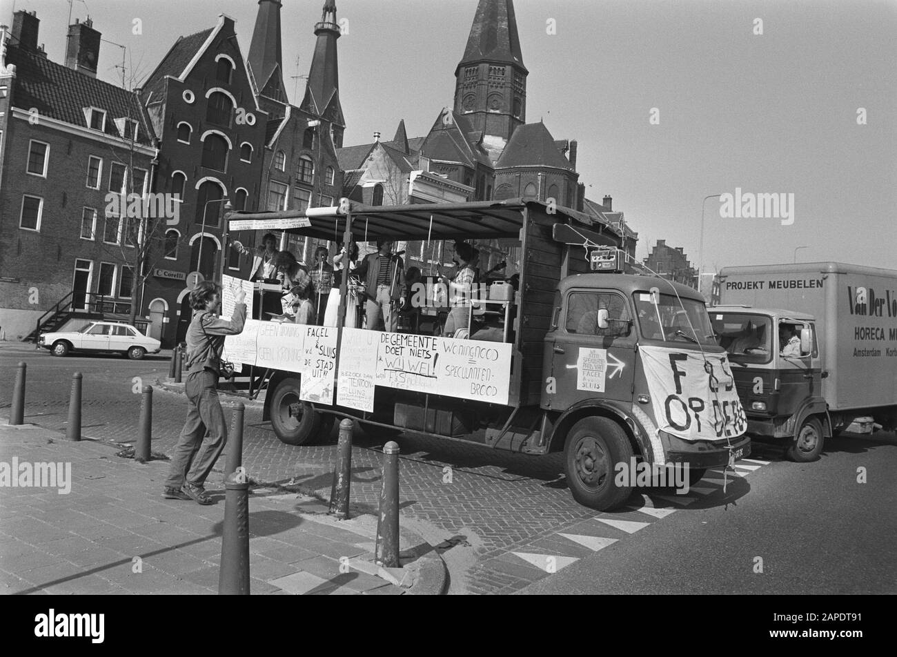 Anti-Spekulation-Aktion in Amsterdam; Aktionskomitee in Truck, der durch die Stadt fuhr und Menschen beschworen Datum: 16. april 1980 Standort: Amsterdam, Noord-Holland Schlüsselwörter: Aktionsorte, Lastwagen Stockfoto