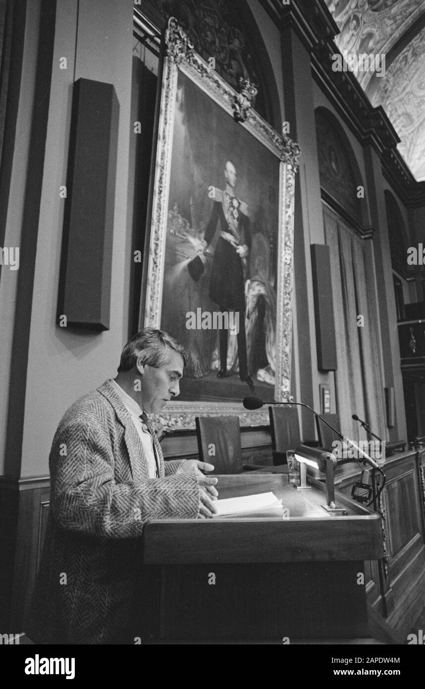 Apple gegen Systemüberprüfung: Sprecher Stekelenburg (stellvertretender Vorsitzender FNV) im Senat Datum: 21. Oktober 1986 Schlagwörter: Politischer Personalname: Appel, Skenlenburger Institutionenname: FNV Stockfoto