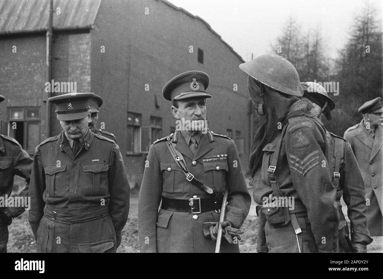 Armee [Armee] Anefo London Serie Beschreibung: Armee 622 Gen. Paget spricht mit einem Sergeant der niederländischen Streitkräfte während einer seiner Inspektionsreisen. Das Camp der niederländischen Armee in Wolverhampton. Britische Behörden besuchen das holländische Lager. General Bernard Paget spricht während einer seiner Inspektionsrunden mit einem Sergeant. Datum: 1941 Ort: Großbritannien Schlüsselwörter: Besuche, Lager, Armee, Offiziere, Weltkrieg persönlicher Name: Paget, [...] Stockfoto