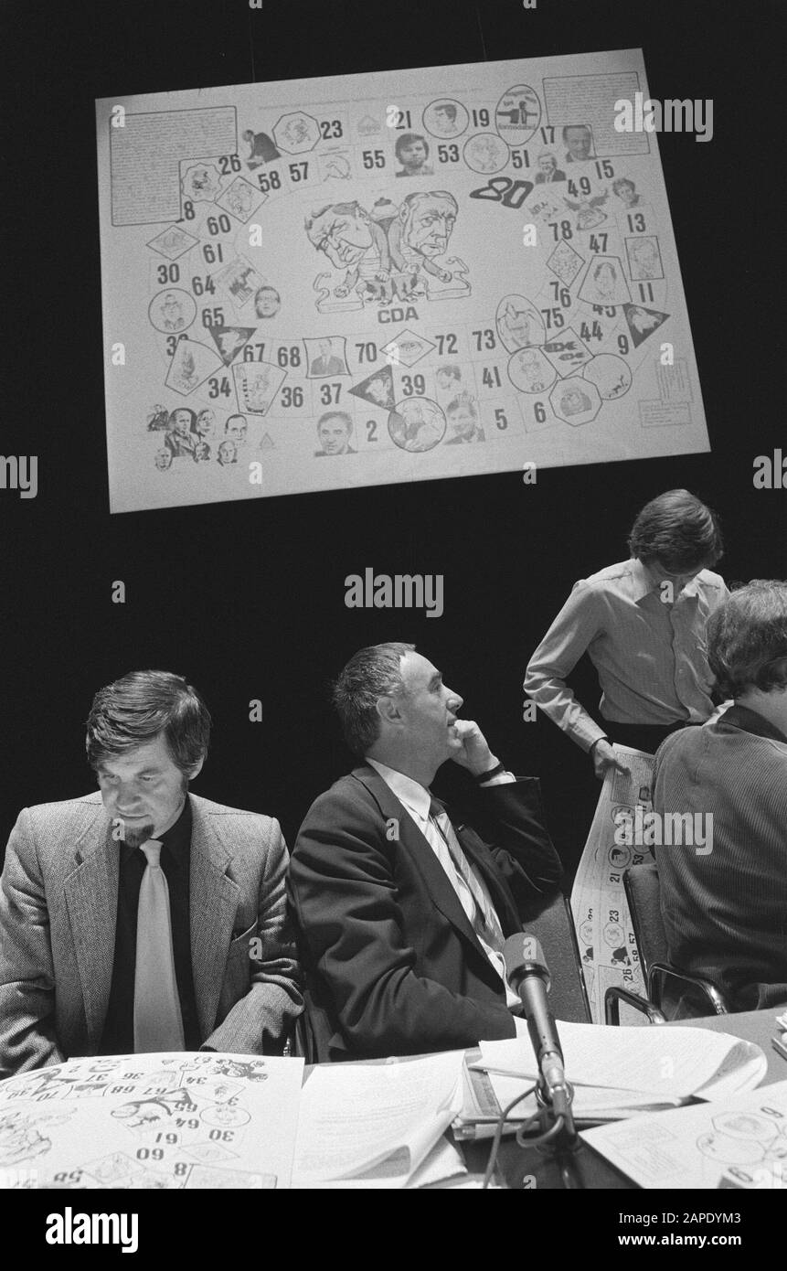 Letzte Sitzung der ARP im Zusammenhang mit der Fusion in CDA, in Amsterdam Beschreibung: ARP Chairman De Boer während der Party-Political Goes Board Anmerkung: ARP Assignment Datum: 27. september 1980 Ort: Amsterdam, Noord-Holland Schlüsselwörter: ARP, CDA, politische Parteien persönlicher Name: Farmer, Hans de Institutionname: ARP Stockfoto