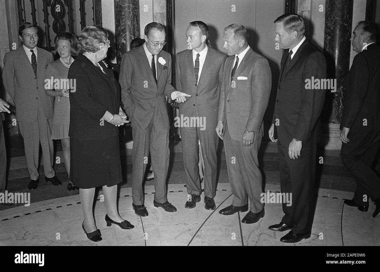 Astronauten werden mit Ehefrauen in Palace Dam empfangen Datum: 9. Oktober 1969 Schlüsselwörter: Astronauten, Königinnen, Quittungen persönlicher Name: Aldrin, Bernhard (Prinz Niederlande), Collins, Palace Dm Stockfoto