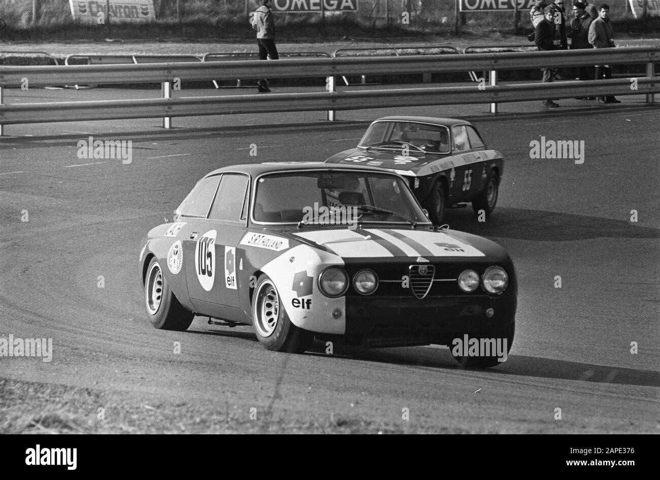 Autorennen in Zandvoort, Osterrennen: Reisewagen. Alfa Romeo 1300 vom Team S.R.T. Holland (Akersloot?) Datum: 30. März 1970 Ort: Noord-Holland, Zandvoort Schlüsselwörter: Motorsport Stockfoto