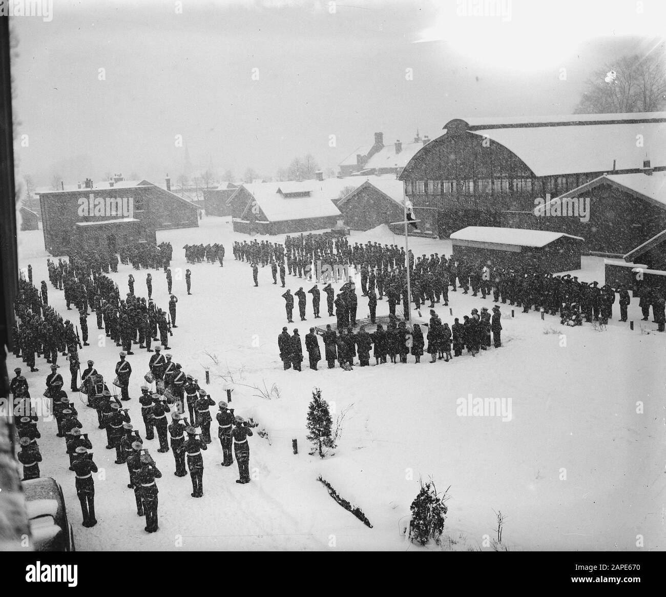 Defile te Amersfoort Nationalhymne Datum: 1. März 1947 Ort: Amersfoort Schlüsselwörter: Defile, VOLKSLIED Stockfoto