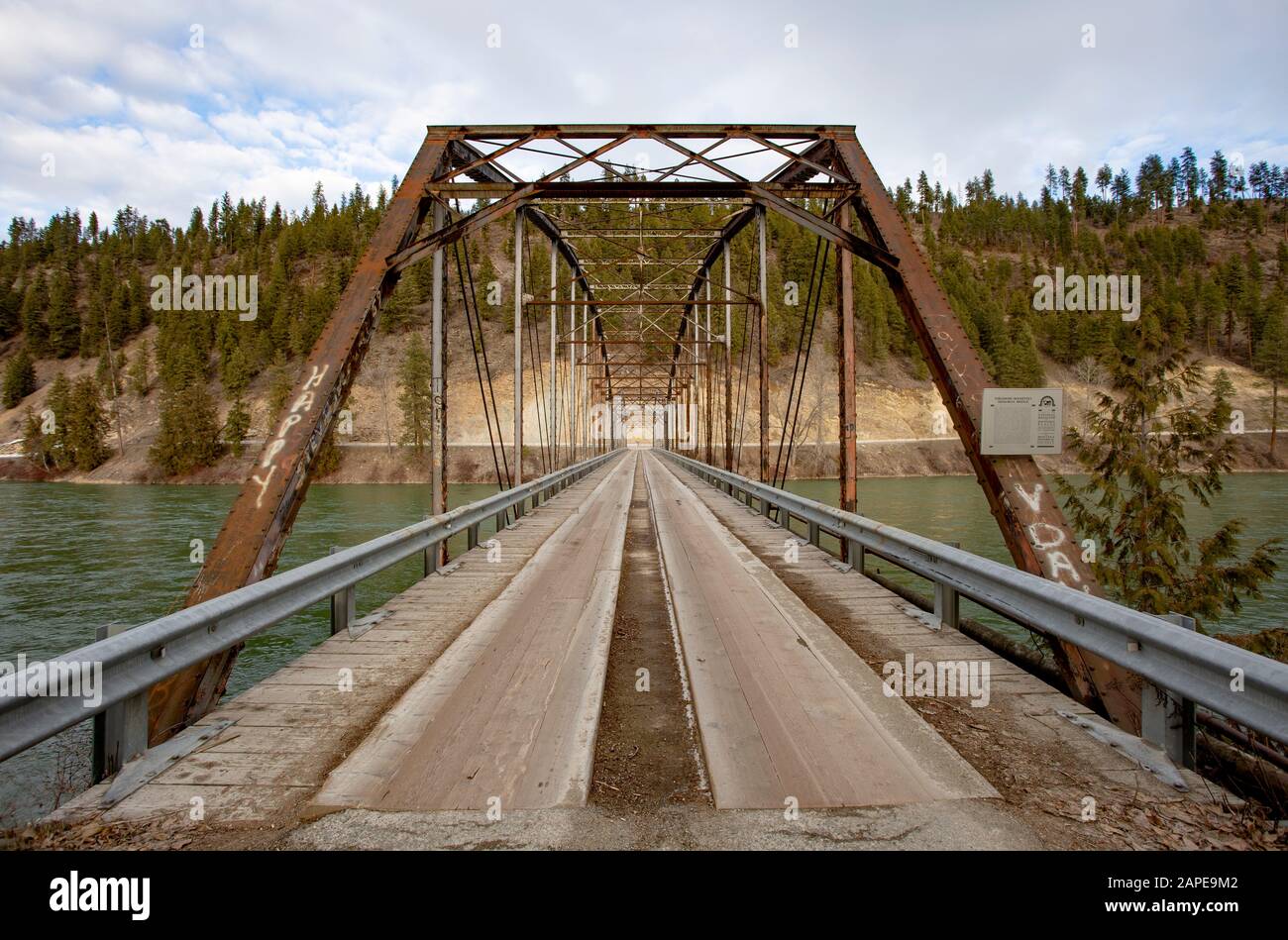 Die Theodore Roosevelt Memorial Bridge über den Kootenai River in Troy, Montana. Der Kootenai River ist ein Zufluss des Columbia River. Stockfoto