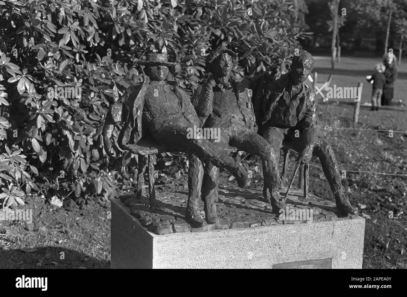 Bayens Statue (3 Figuren auf der Bank) im Oosterpark Amsterdam, Bilddatum: 7. Oktober 1971 Ort: Amsterdam, Noord-Holland Schlüsselwörter: Bilder Personenname: Oosterpark Stockfoto