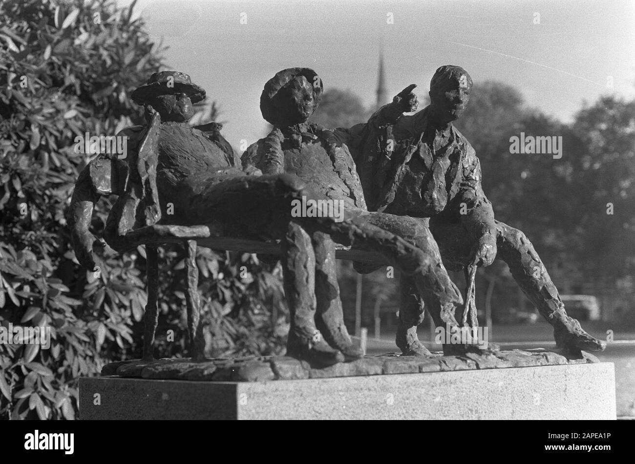 Bayens Statue (3 Figuren auf der Bank) im Oosterpark Amsterdam, Bilddatum: 7. Oktober 1971 Ort: Amsterdam, Noord-Holland Schlüsselwörter: Bilder Personenname: Oosterpark Stockfoto