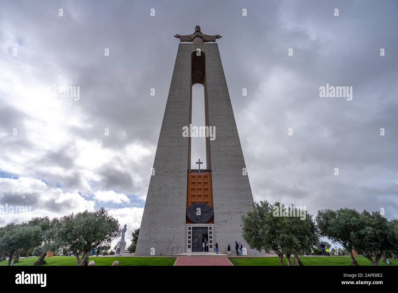 Lissabon, Portugal - Nationales Heiligtum Christi, des Königs in voller Größe Stockfoto