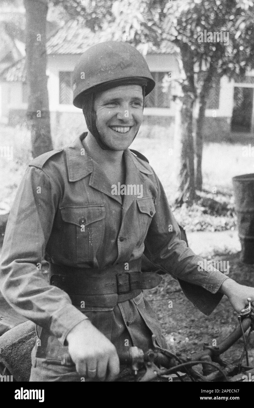 Feiern Abschied von Major Infantry A. Boelen, Kommandeur 3e Inf. He, Brig. Workshop in Poerwakarta Beschreibung: [Motorrad Agility Ride] [Motorradfahrer] Datum: 14. Juli 1948 Ort: Indonesien, Java, Niederländische Ostinseln, Purwakarta Stockfoto
