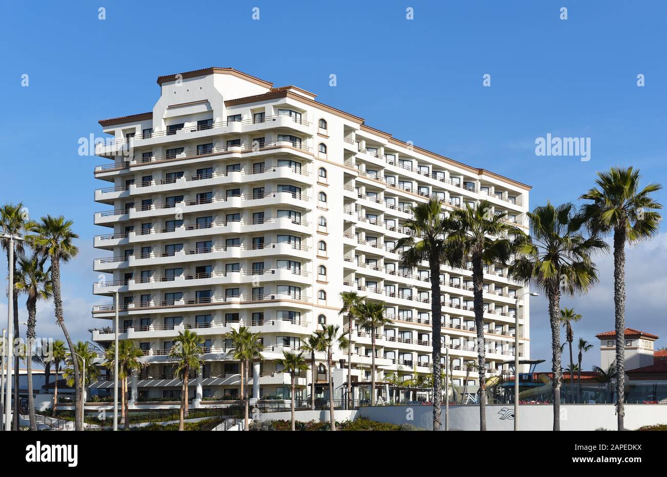 HUNTINGTON BEACH, KALIFORNIEN - 22. JANUAR 2020: Das Hilton Waterfront Beach Resort, am Pacific Coast Highway. Stockfoto