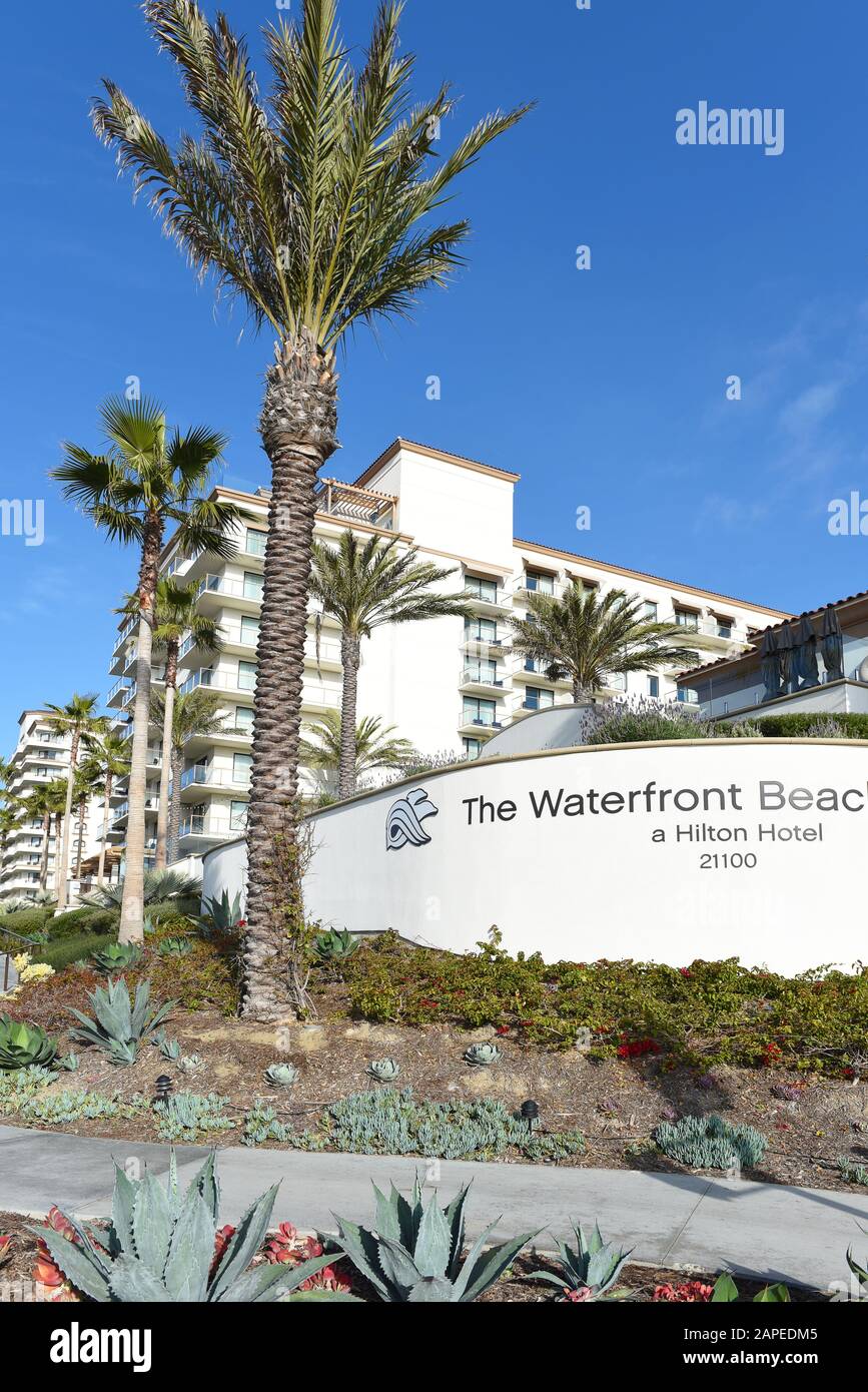 HUNTINGTON BEACH, KALIFORNIEN - 22. JANUAR 2020: Das Hilton Waterfront Beach Resort, am Pacific Coast Highway. Stockfoto