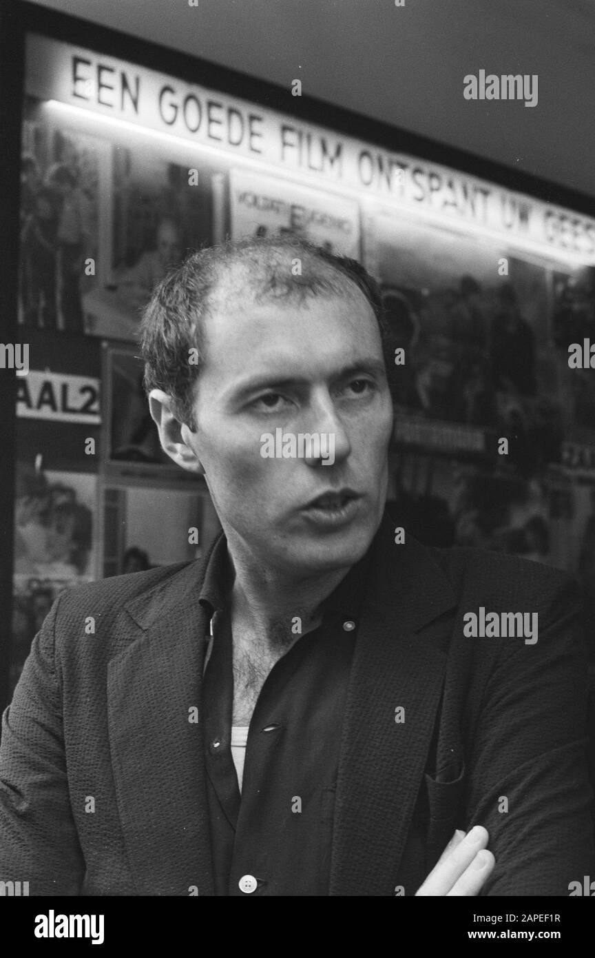 Pressemitteilung des Films Das Mädchen mit den roten Haaren Beschreibung: Ben Verbong Datum: 15. September 1981 Schlagwörter: Filme, Porträts, Regisseure persönlicher Name: Verbong, Ben Stockfoto