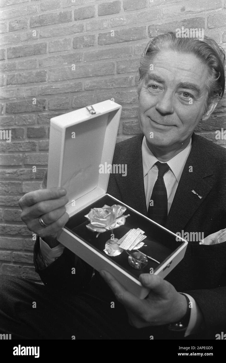 Bert Haanstra erhält Silberrose im Hilton Amsterdam 50 Jahre Dutch Cinema Union Datum: 13. November 1968 Ort: Amsterdam, Noord-Holland Schlüsselwörter: Belege persönlicher Name: Haanstra, Bert Stockfoto