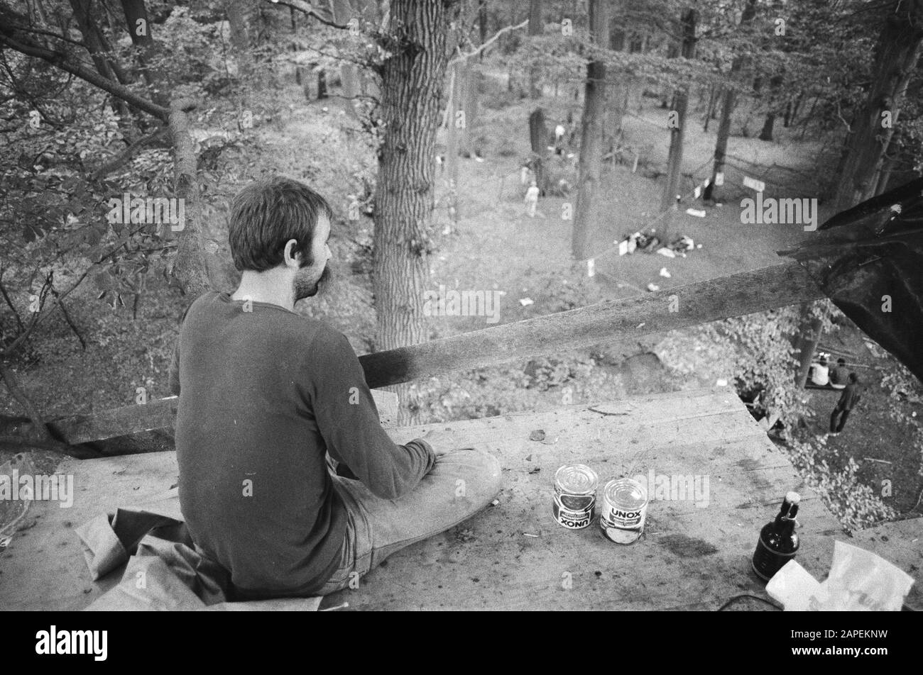 Amelisweerd erneut besetzt Beschreibung: In Baumhaus besetzen Datum: 20. september 1982 Ort: Utrechter (prov) Schlüsselwörter: Aktivisten, Baumhäuser, Proteste Stockfoto