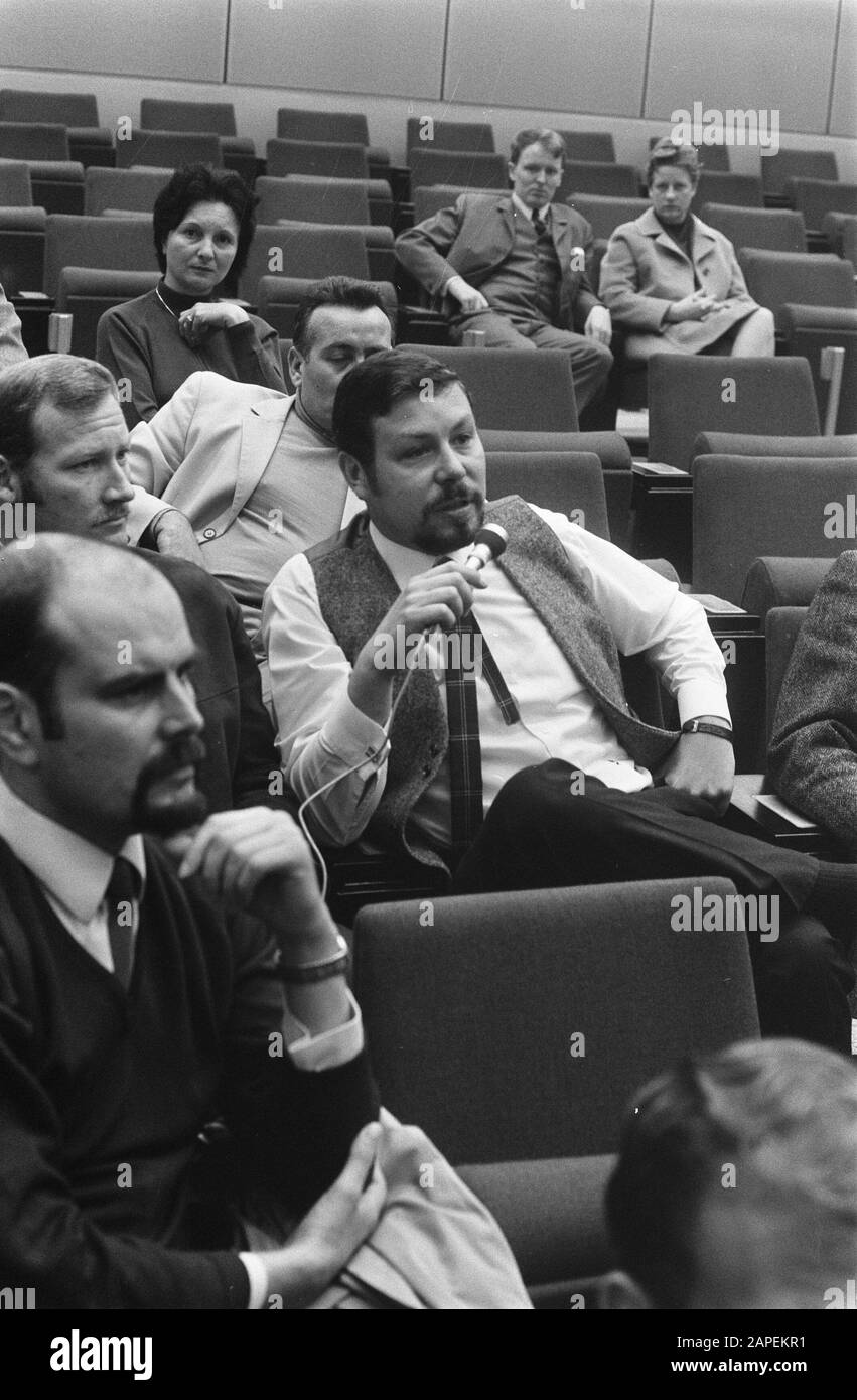 Das Reactor Center in Petten zu besetzen, trifft sich. Im Raum wurde viel vom Mikrofondatum: 28. Oktober 1969 Ort: Petten verwendet Stockfoto