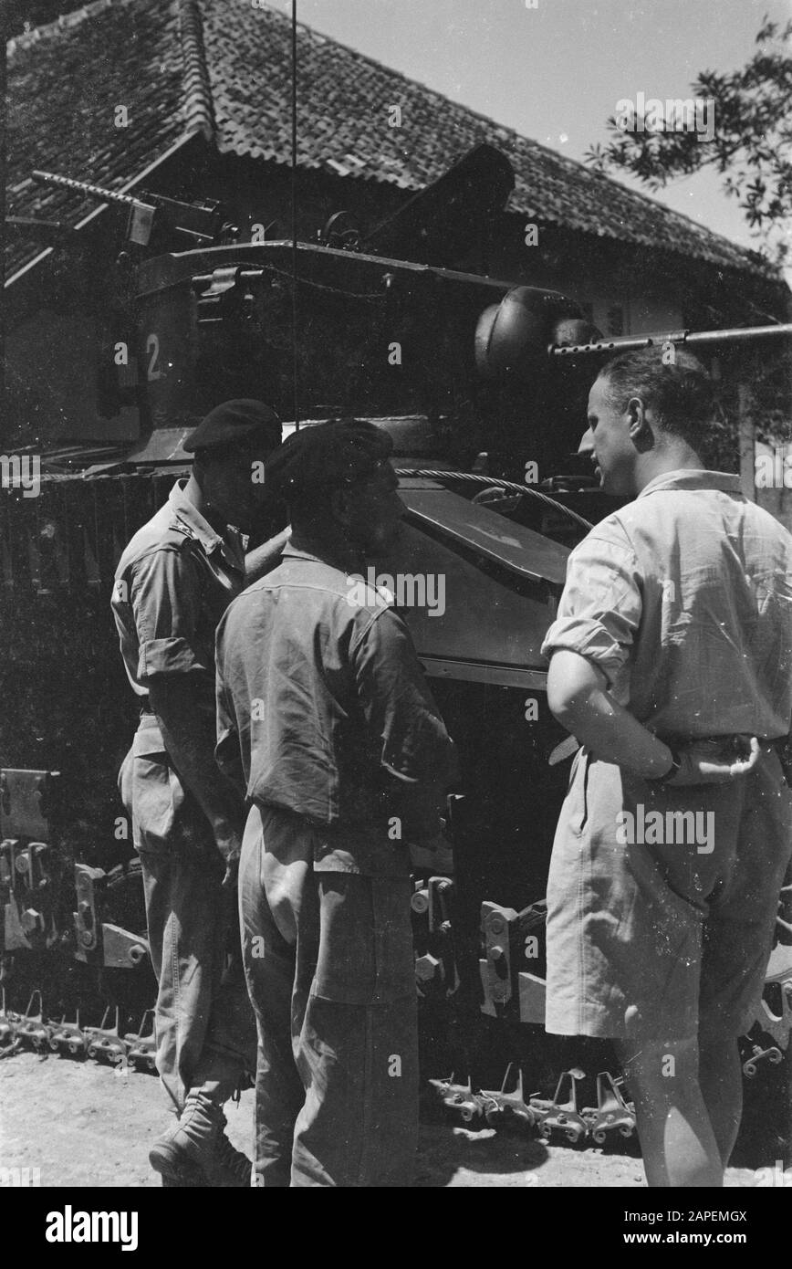 Besuch von MP Jhr. M. Ruijs de Beerenbrouck zu Java Beschreibung: Besuch einer Eskadron Fighters KNIL Datum: Februar 1947 Ort: Indonesien, Niederländisch-Ostindien Stockfoto