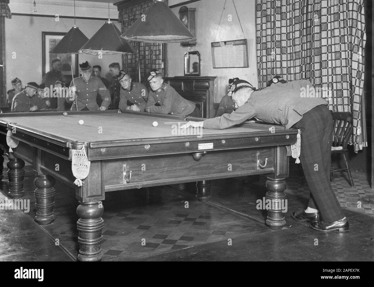 Schottland - Barracks Edinburgh Castle Beschreibung: Billard Spielen von Soldaten im Erholungsraum Datum: August 1934 Ort: Edinburgh, Großbritannien, Schottland Schlüsselwörter: Militär, Freizeit Stockfoto
