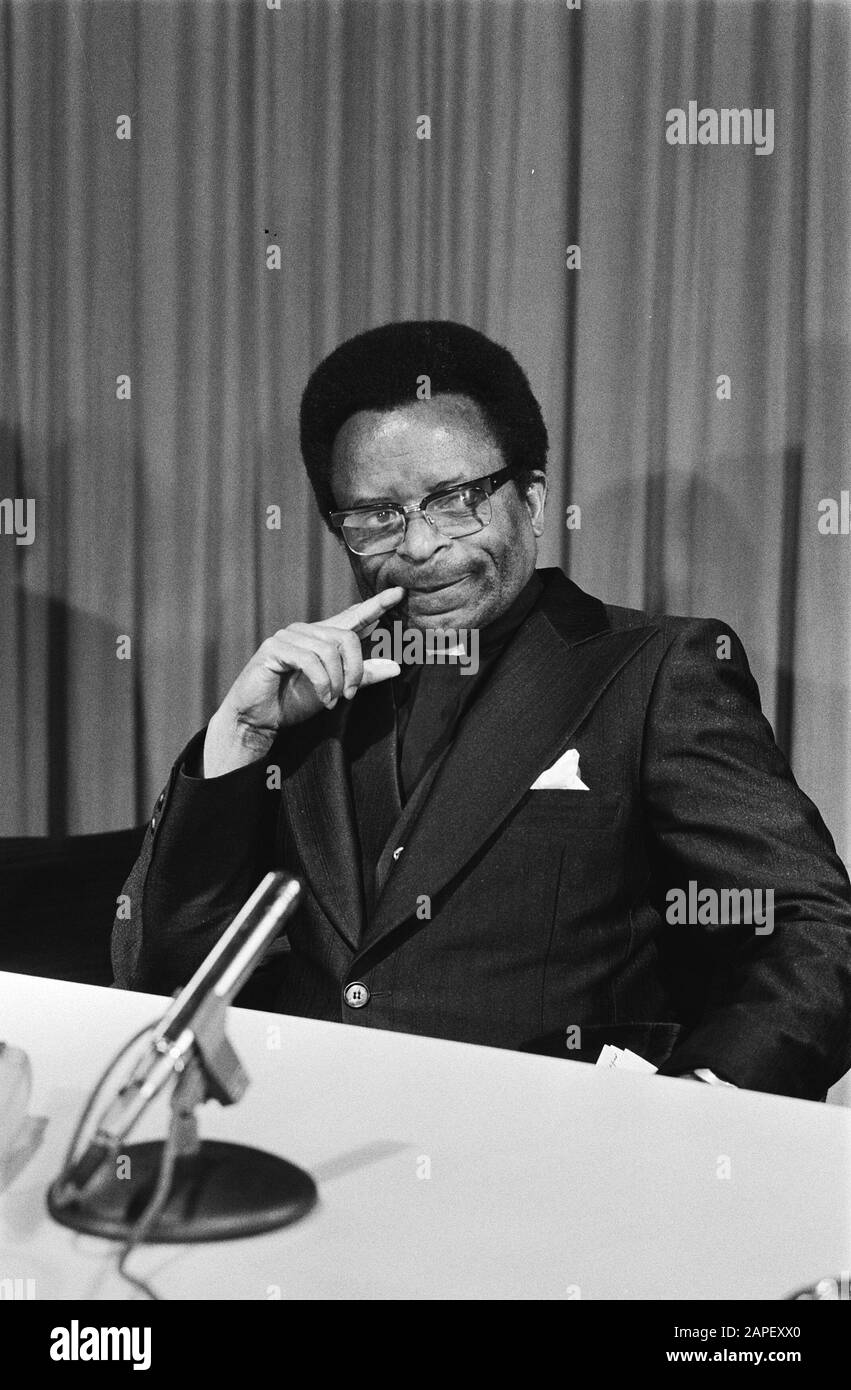 Bischof Moezorewa (Rhodesie) auf Schiphol Datum: 1. November 1978 Ort: Noord-Holland, Schiphol Schlüsselwörter: Bishops persönlicher Name: Bishops Stockfoto