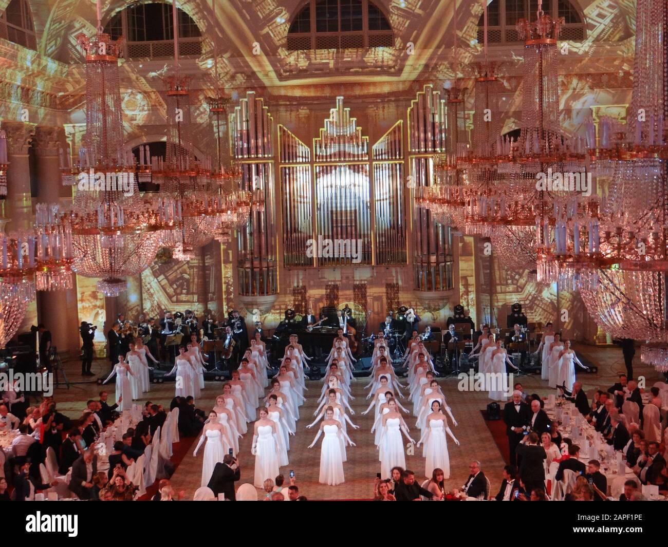 Erster Dresdner Opernball in Sankt Petersburg, Russland Stockfoto