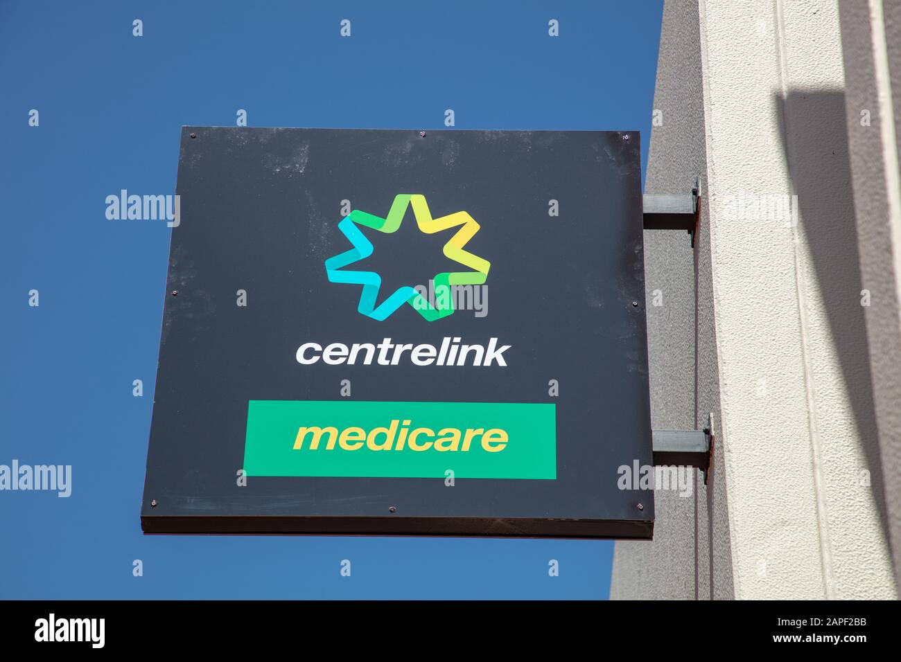 Schild und Logo von Medicare in Joondalup Suburb, Perth, Western Australia. Stockfoto