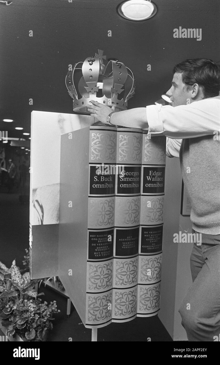 Buchmarkt in RAI morgen eröffnet drei Omnibusse berühmter Autoren Datum: 10. Oktober 1968 Schlagwörter: BOOKMARKES Institutionenname: RAI Stockfoto