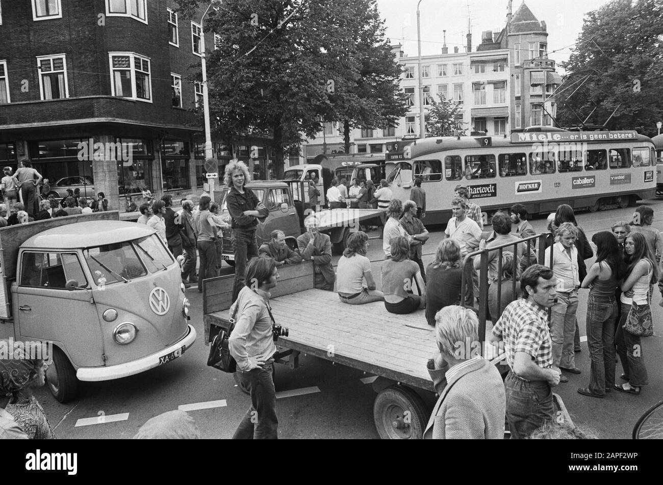 Bauern demonstrieren mit Traktoren im Zentrum von den Haa Überblick über die Demonstration auf dem Turnierplatz Datum: 2. August 1974 Ort: Den Haag, Zuid-Holland Schlagwörter: Bauern, Traktorens, Demonstrationen Stockfoto