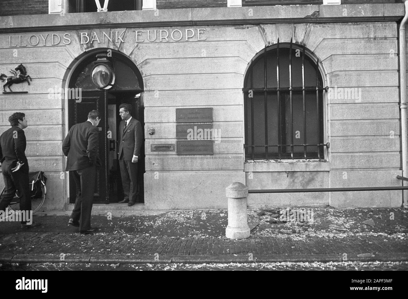 Bombe für Gebäude Lloyds Bank Europe Ltd, Herengracht Amsterdam Datum: 8. November 1971 Standort: Amsterdam, Noord-Holland Schlagwörter: Bombardierungen, Gebäude Stockfoto