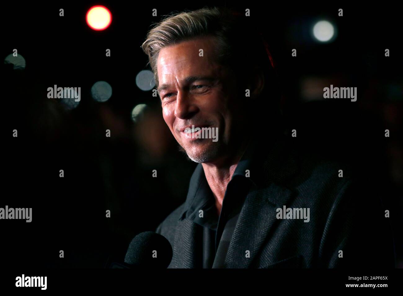 Santa Barbara, Kalifornien, USA. Januar 2020. Oscar nominierter Schauspieler Brad Pitt auf dem Santa Barbara Film Festival in Santa Barbara, Kalifornien. Pitt wurde für seine Rolle in "Once Upon a Time" in Hollywood für einen Academy Award nominiert. Credit: Daniel Dreifuss/Alamy Live News Stockfoto