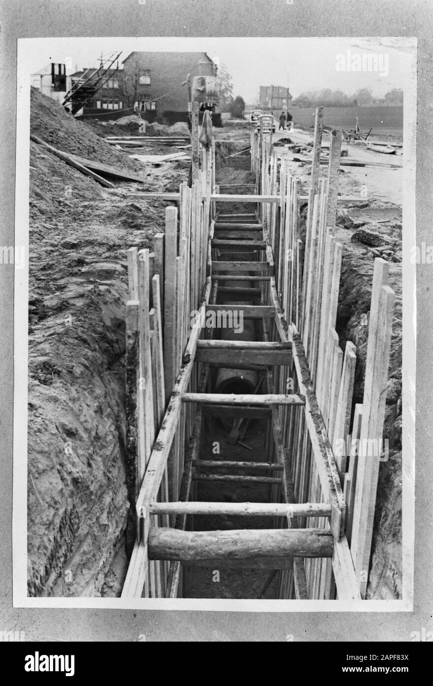 6.5x9 Struts bei Erdarbeiten Datum: Februar 1950 Schlüsselwörter: Erdarbeiten, Streben Stockfoto