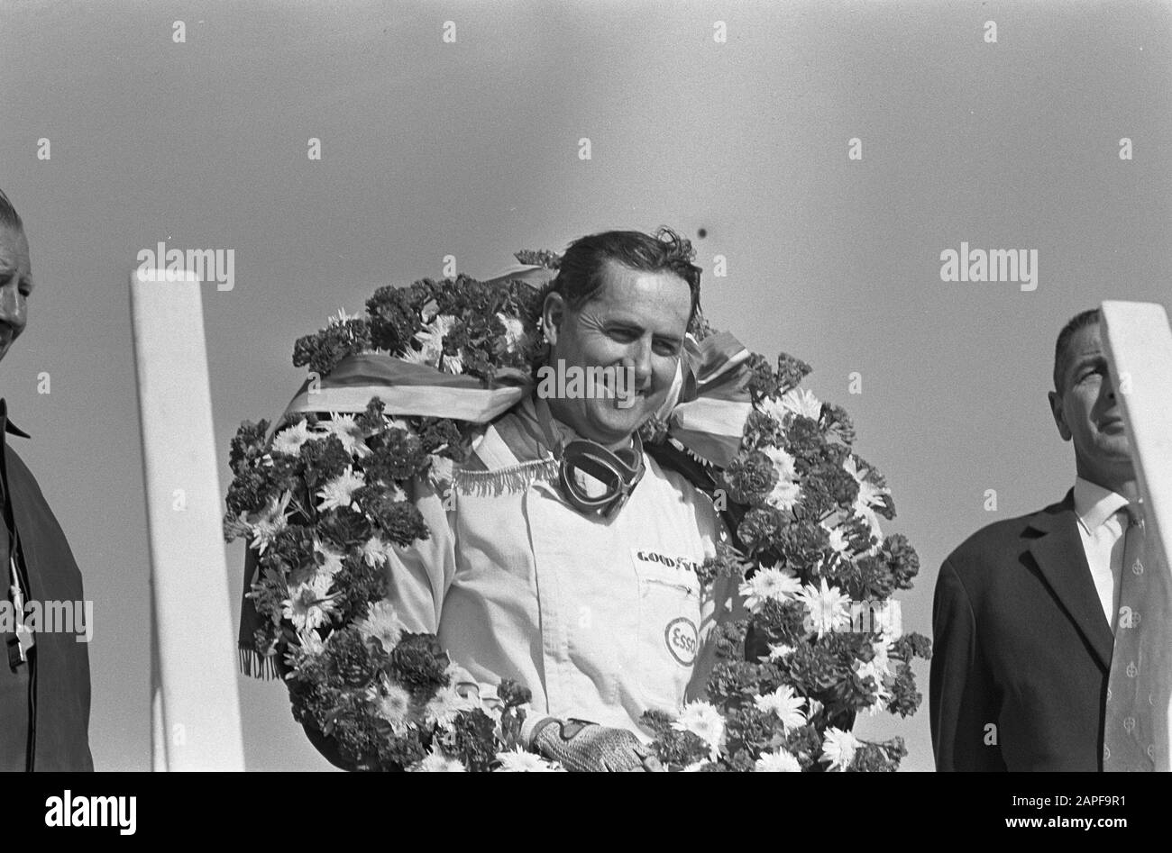 Grand Prix in Zandvoort, Sieger Jack Brabham auf der Bühne mit Kranz.; Stockfoto