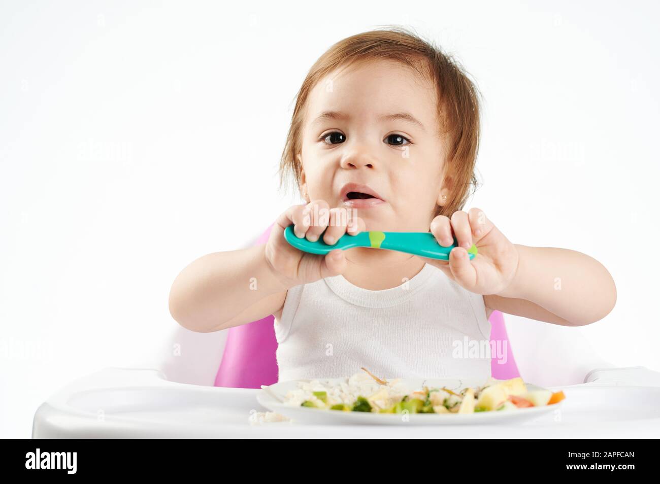Weinendes Baby möchte nicht isoliert auf weißem Hintergrund essen Stockfoto