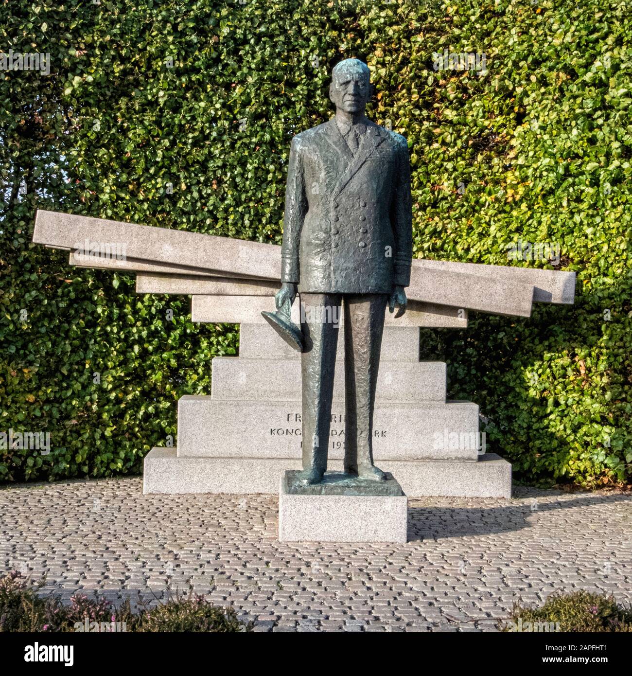 Bronzestatue von König Frederik IX. Von Dänemark des Bildhauers Knud Nellemose im Langelinie Park, Kopenhagen, Dänemark Friedrich war von 1947 bis 1972 König. Stockfoto