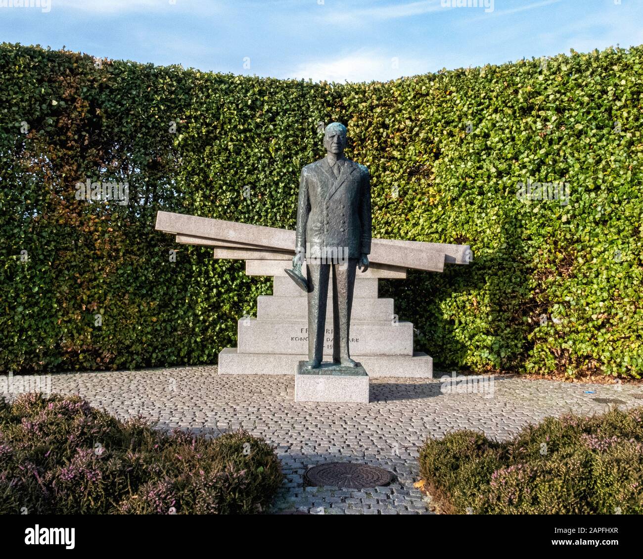 Bronzestatue von König Frederik IX. Von Dänemark des Bildhauers Knud Nellemose im Langelinie Park, Kopenhagen, Dänemark Friedrich war von 1947 bis 1972 König. Stockfoto
