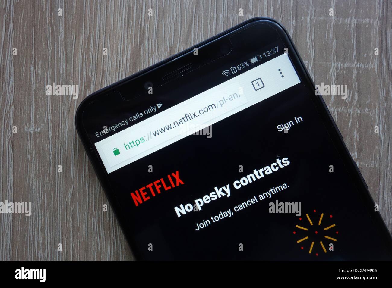 Netflix-Website wird auf einem modernen Smartphone angezeigt Stockfoto