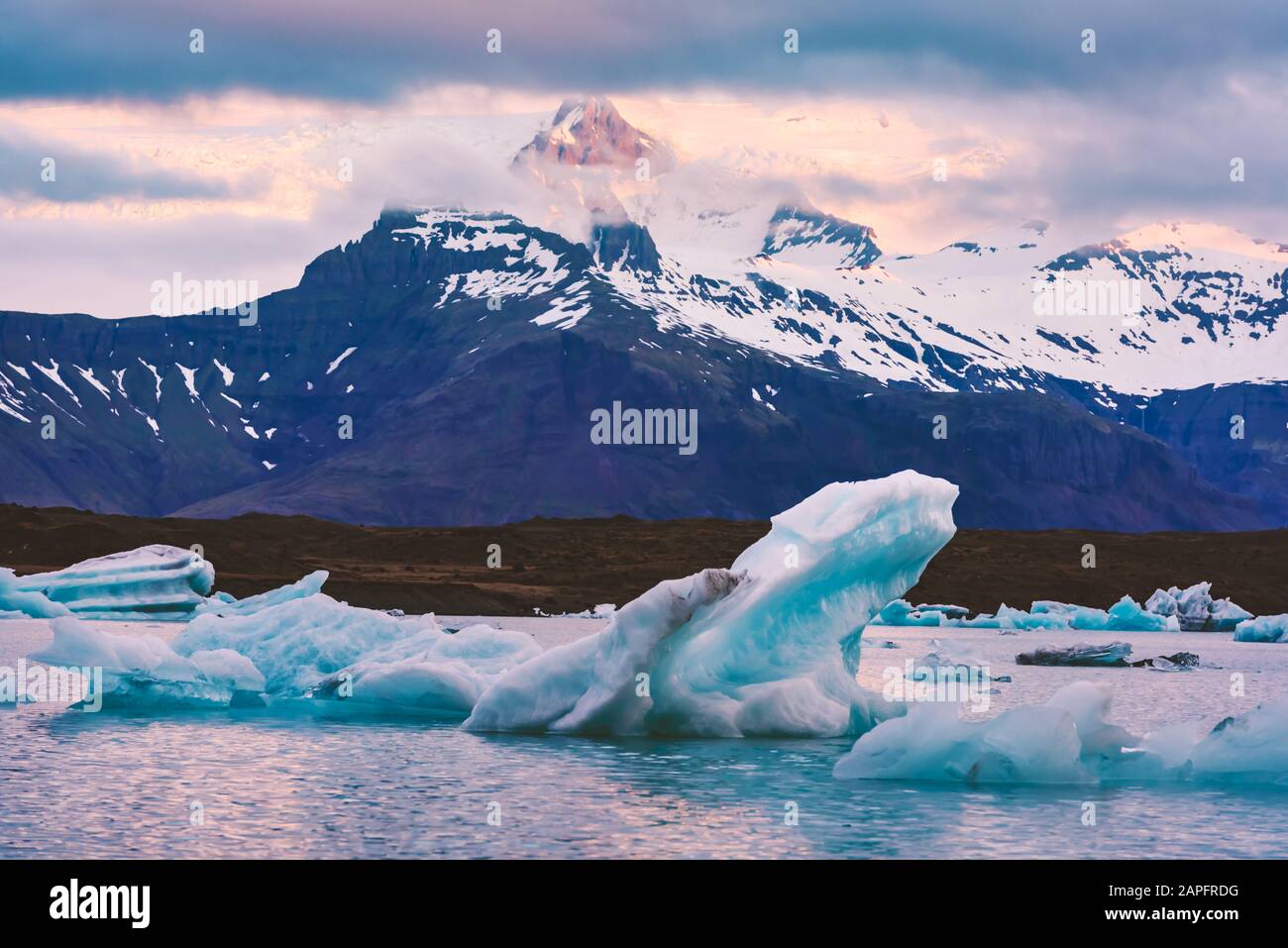 Eisberge in Gletscherlagune Jokulsarlon. Vatnajökull National Park im Südosten Island, Europa. Landschaftsfotografie Stockfoto