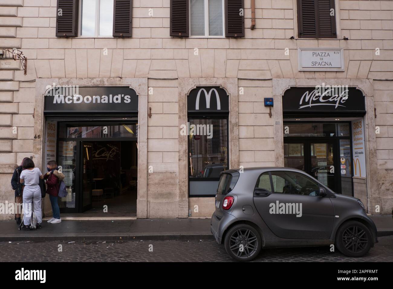 Außenansicht des McDonalds Ladens an der Piazza di Spagna in Rom Italien Stockfoto