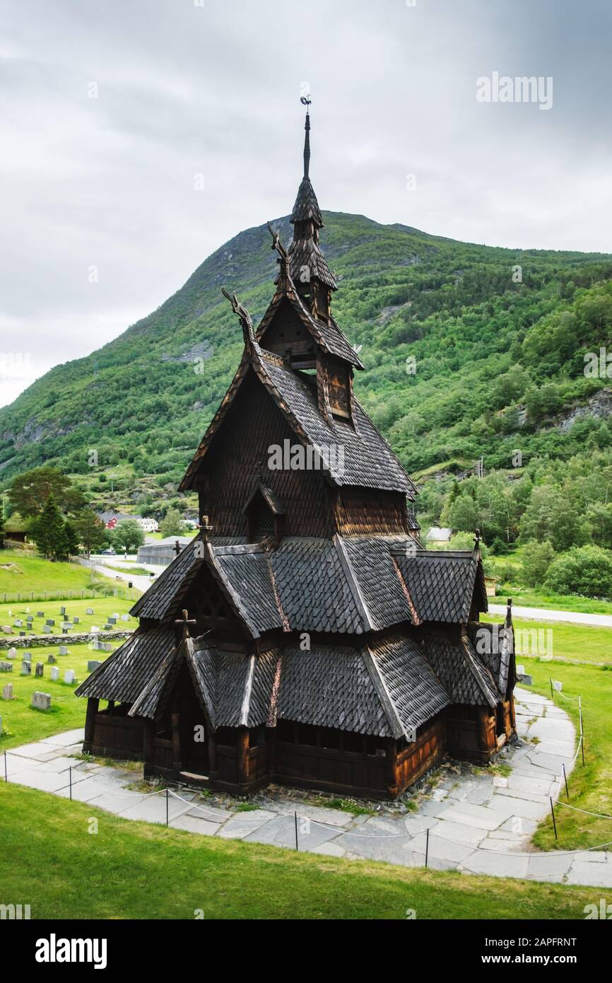 Alte Holz-Borgund-Stave-Kirche, Kreis Sogn og Fjordane, Norwegen. Landschaftsfotografie Stockfoto
