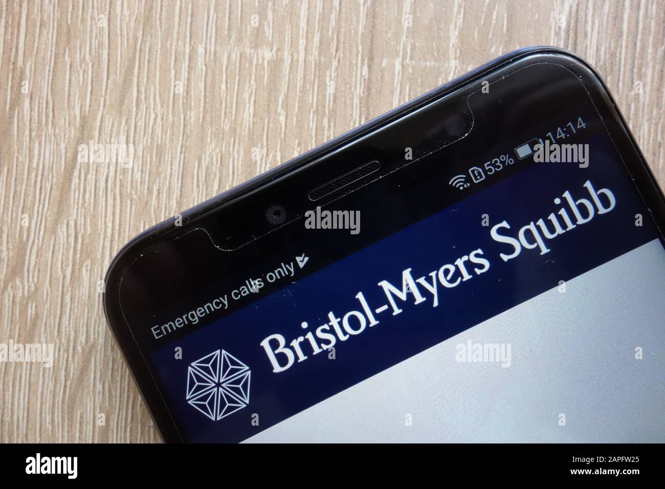 Die Unternehmenswebsite von Bristol-Myers Squibb wurde auf einem modernen Smartphone angezeigt Stockfoto