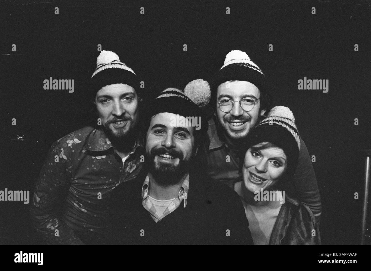 Cabaretgroep Virus, Command Volkskrant Datum: 23. Januar 1975 Schlagwörter: Kabarettgruppen Institutionenname: Volkskrant Stockfoto