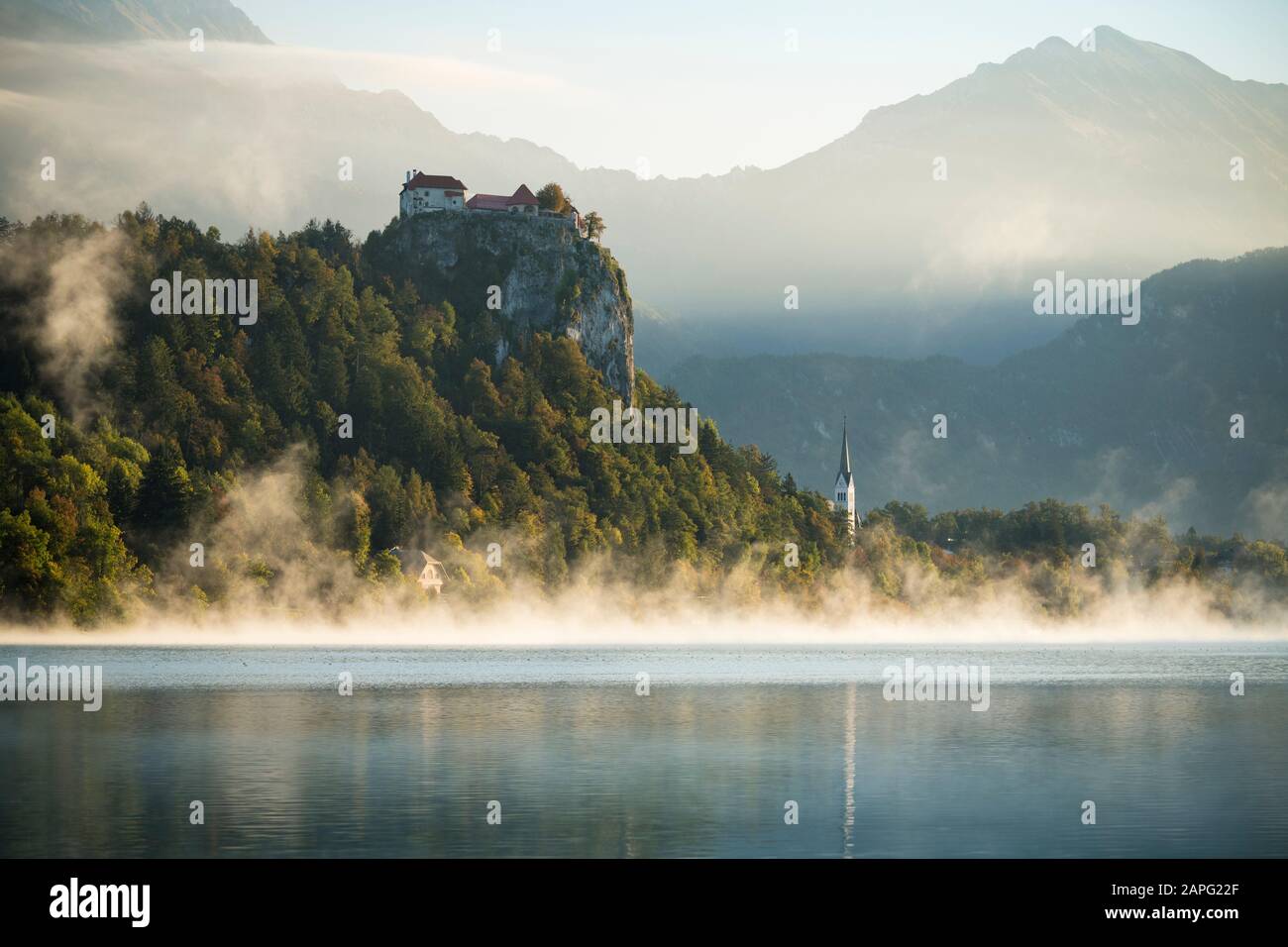 Bled Castle im Morgengrauen, Bled Lake, Upper Carniola, Slowenien Stockfoto