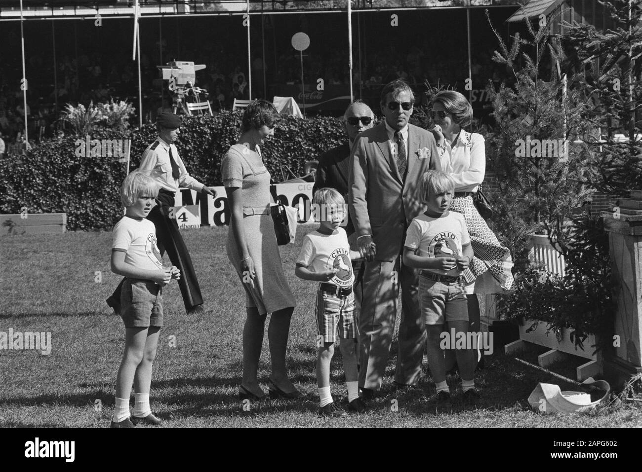 CHIO in Rotterdam, Beatrix en Claus and Children, Johan Friso, Constantijn und Willem Alexander jhr. Bisshoff van Heemskerk Datum: 22. august 1976 Ort: Rotterdam, Zuid-Holland Stichwörter: Pferde, Prinzen persönlicher Name: Beatrix, Prinzessin, Claus, Prinz, Constantijn, Fürst, Johan Friso, Name der Fürsten-Institution: CHIO Stockfoto