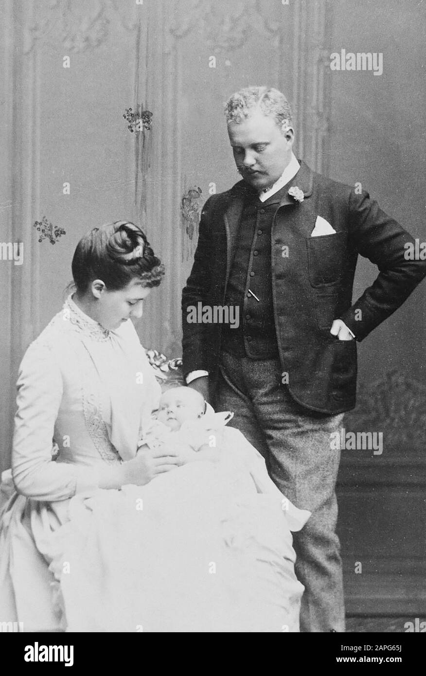 Carlos I. VON PORTUGAL (1865-1908) als Prinz der Krone mit seiner Frau Amélie und ihrem ersten Sohn Don Luis im Januar 1888 Stockfoto